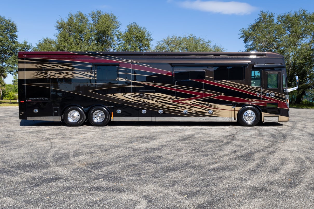 2022 Tiffin Zephyr 45 PZ gallery image-3