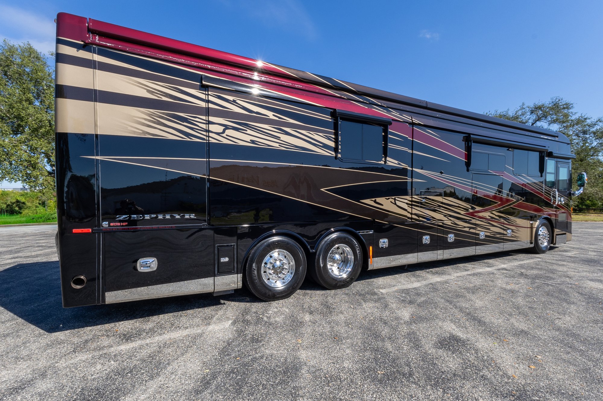 2022 Tiffin Zephyr 45 PZ