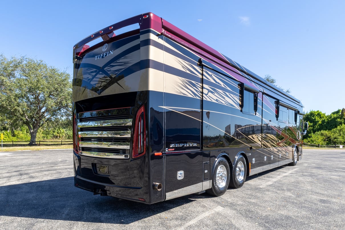 2022 Tiffin Zephyr 45 PZ gallery image-5