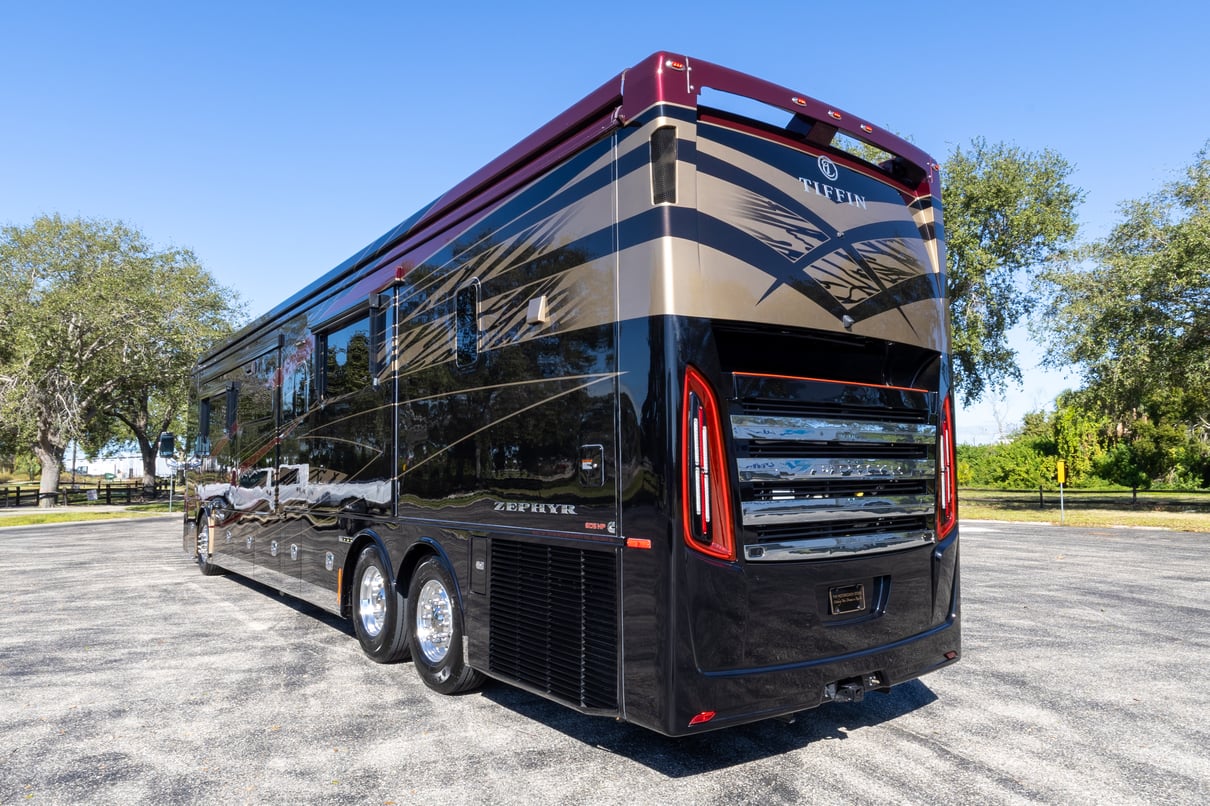 2022 Tiffin Zephyr 45 PZ gallery image-7