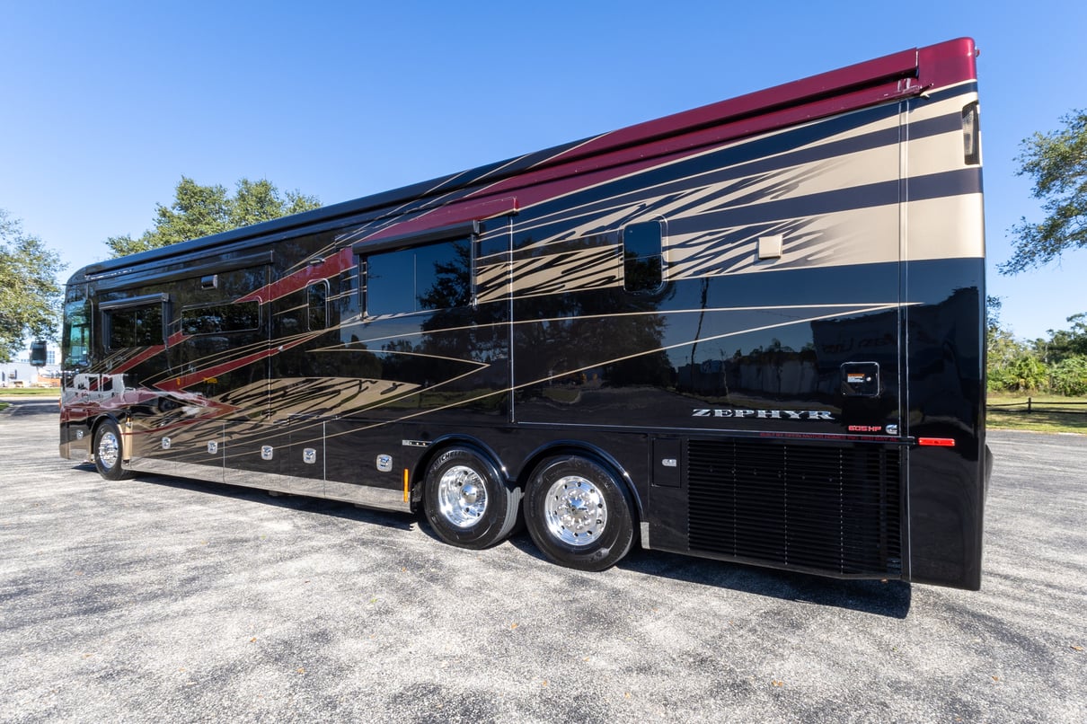 2022 Tiffin Zephyr 45 PZ gallery image-8