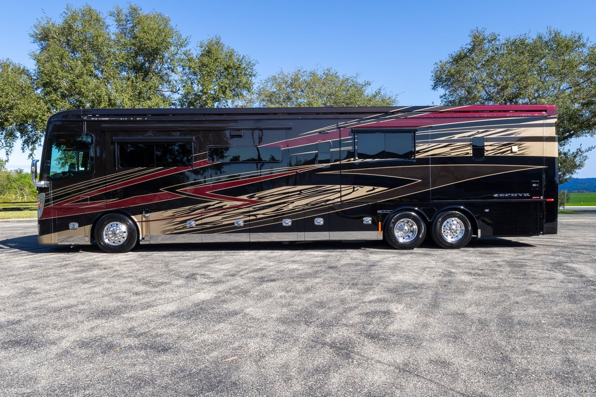 2022 Tiffin Zephyr 45 PZ gallery image-9