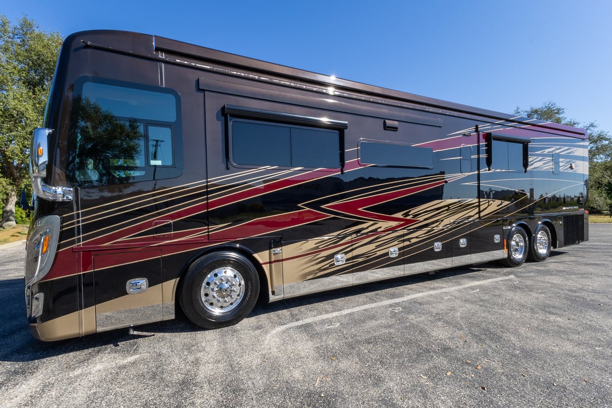 2022 Tiffin Zephyr 45 PZ gallery image-10