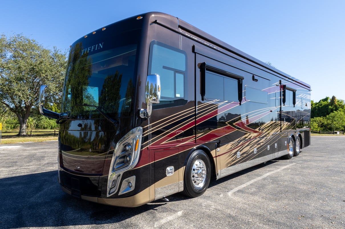 2022 Tiffin Zephyr 45 PZ gallery image-11