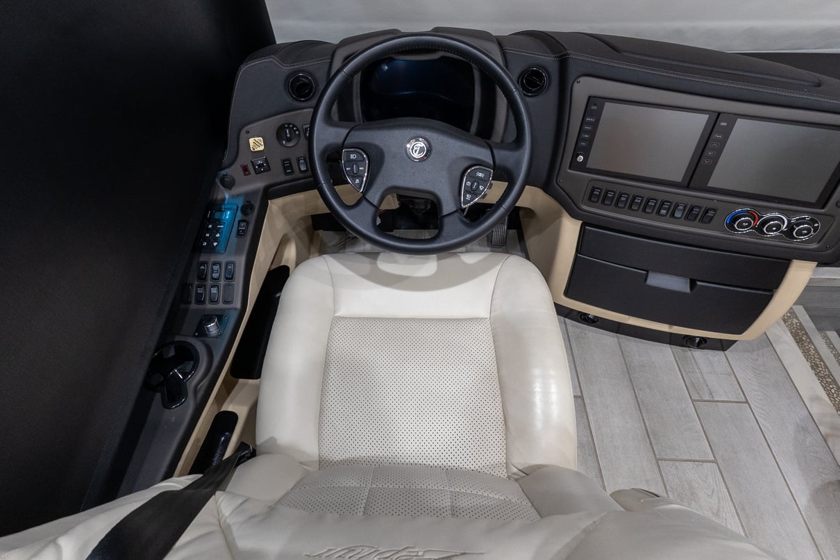 2022 Tiffin Zephyr 45 PZ gallery image-13