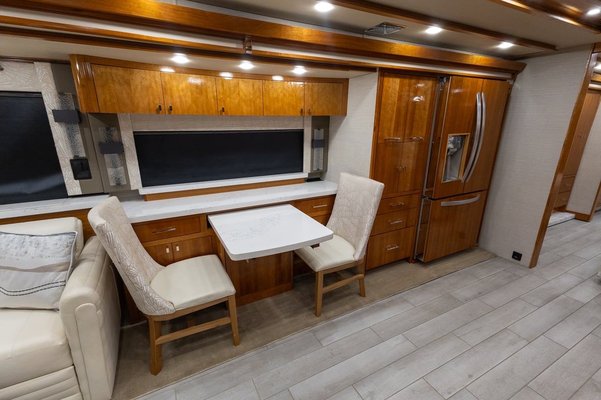 2022 Tiffin Zephyr 45 PZ gallery image-16