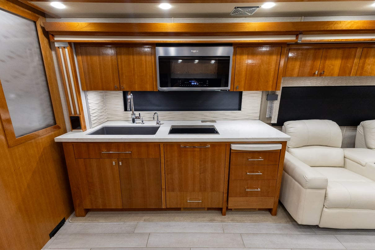 2022 Tiffin Zephyr 45 PZ gallery image-19