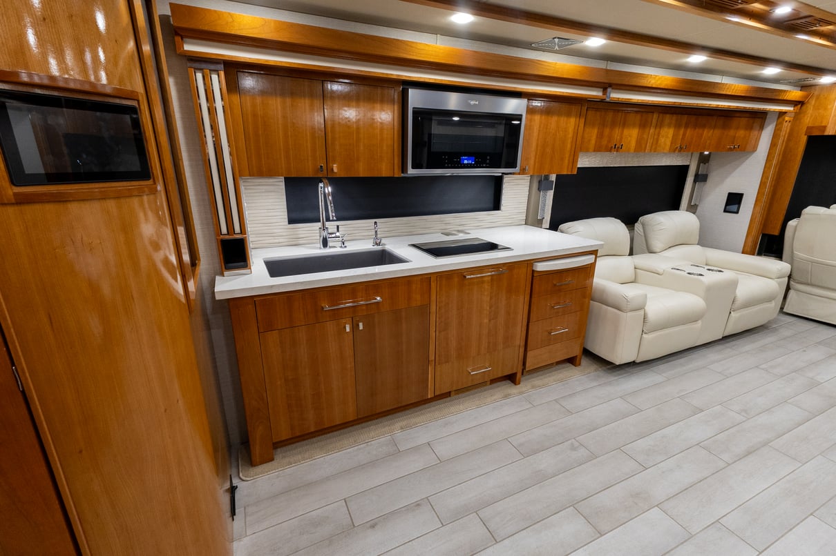 2022 Tiffin Zephyr 45 PZ gallery image-20