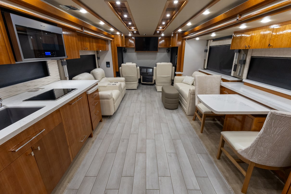 2022 Tiffin Zephyr 45 PZ gallery image-21