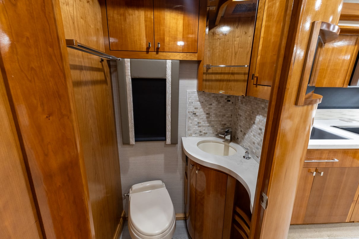 2022 Tiffin Zephyr 45 PZ gallery image-22