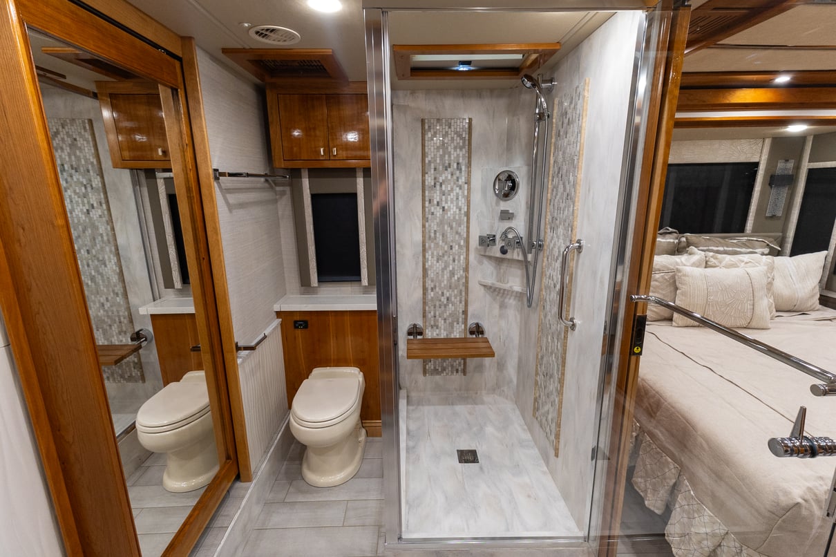 2022 Tiffin Zephyr 45 PZ gallery image-29