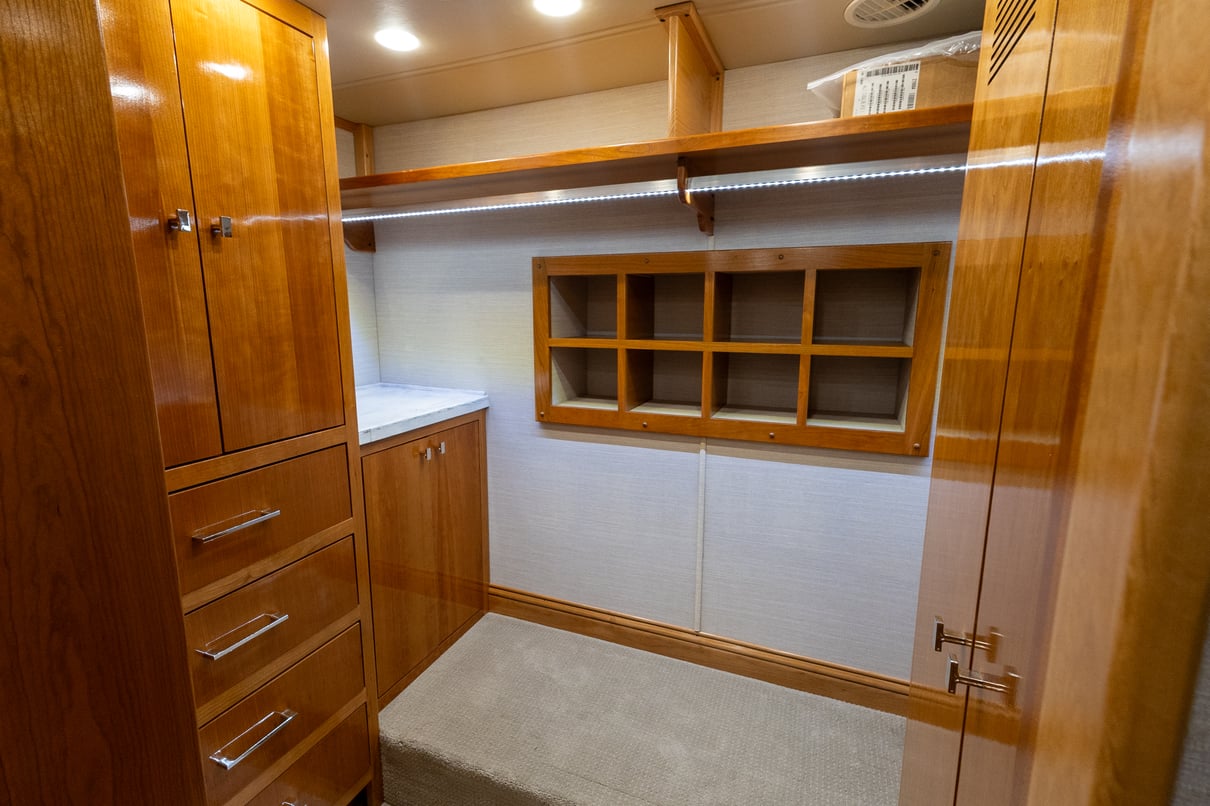 2022 Tiffin Zephyr 45 PZ gallery image-31