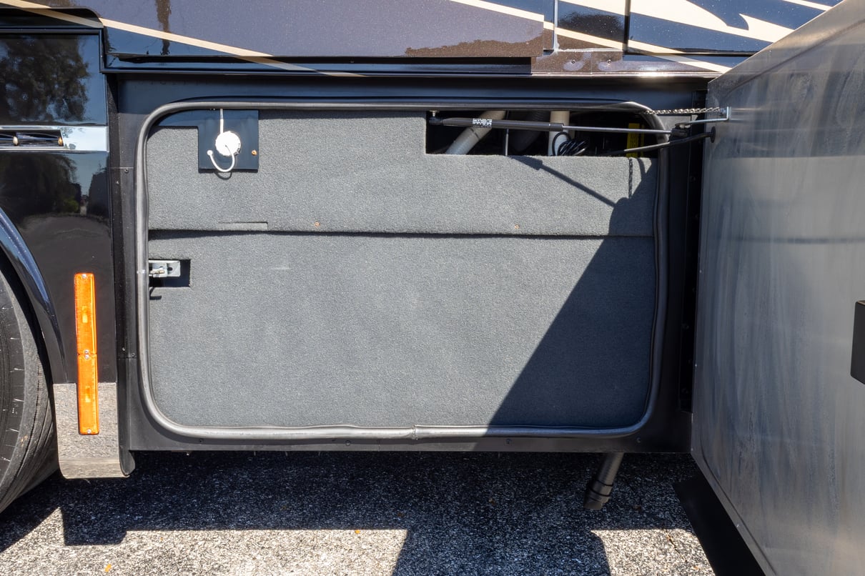 2022 Tiffin Zephyr 45 PZ gallery image-37