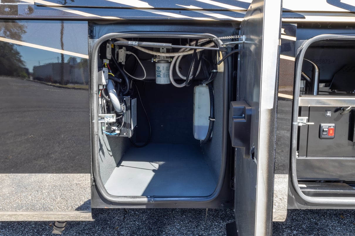 2022 Tiffin Zephyr 45 PZ gallery image-38