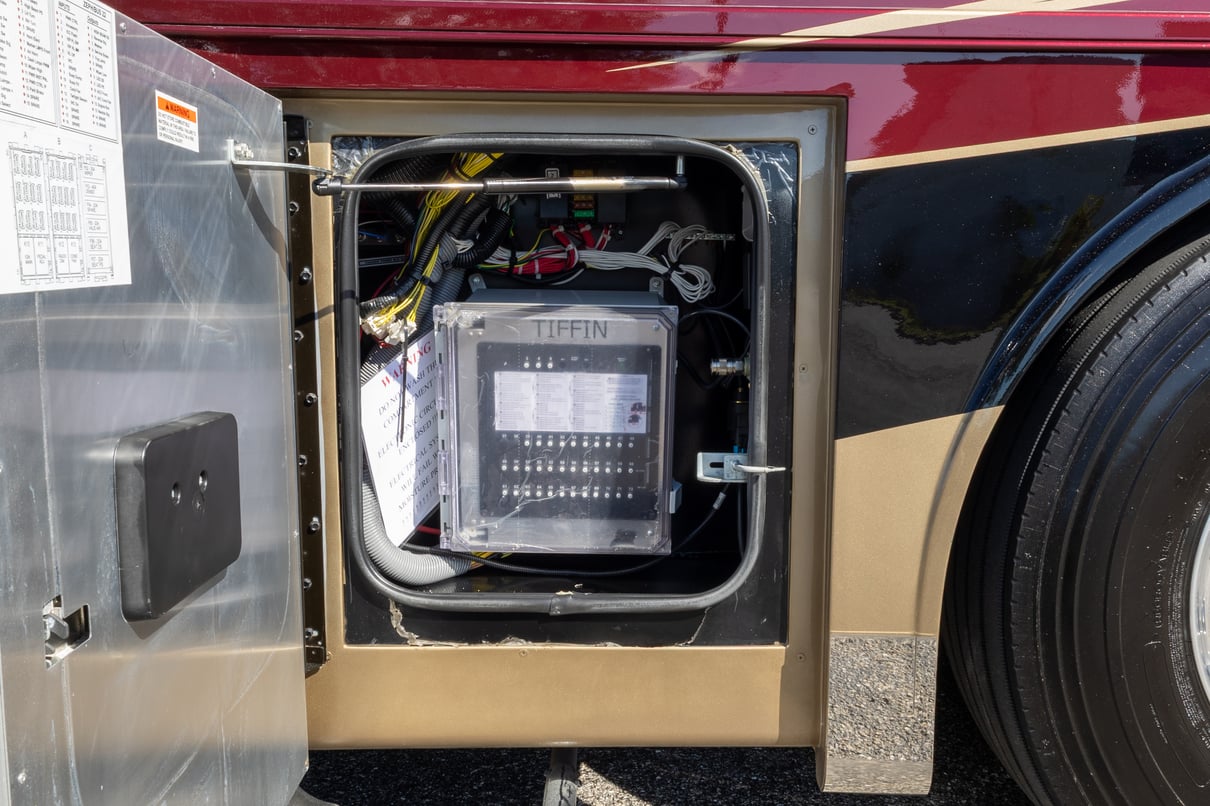 2022 Tiffin Zephyr 45 PZ gallery image-43