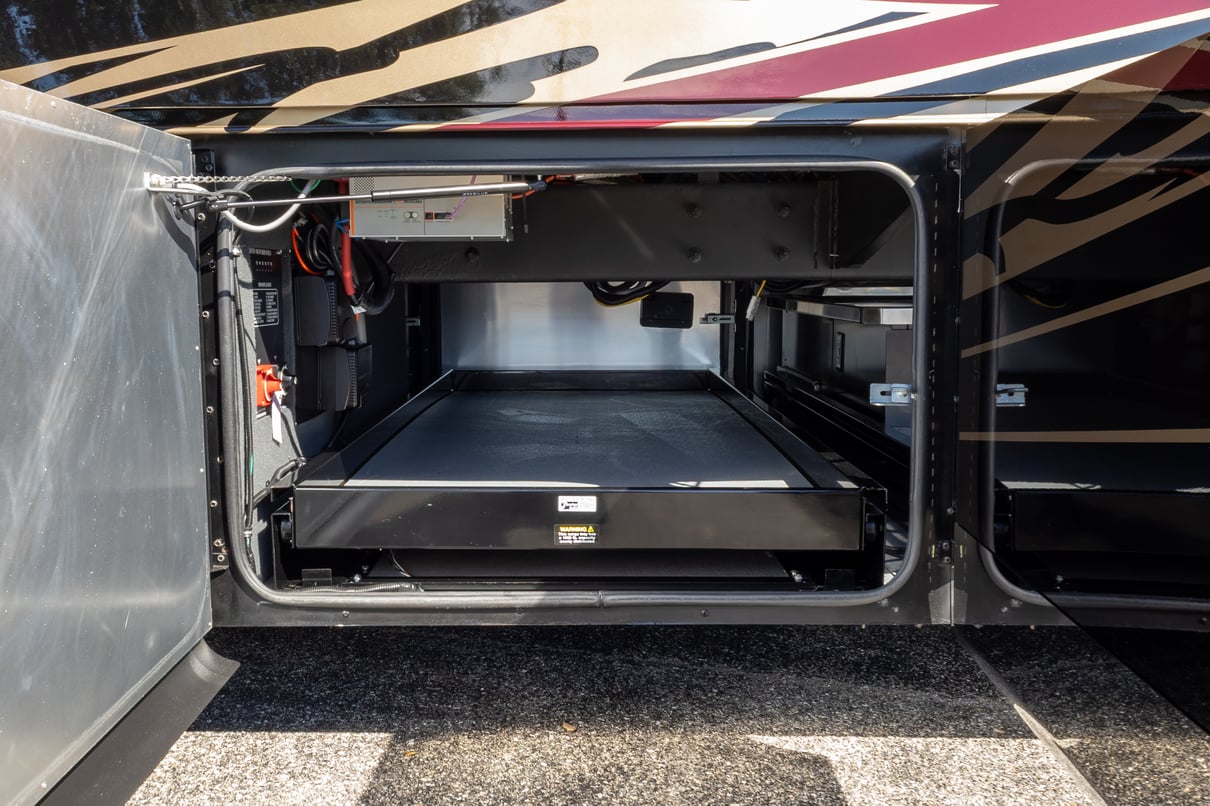 2022 Tiffin Zephyr 45 PZ gallery image-45