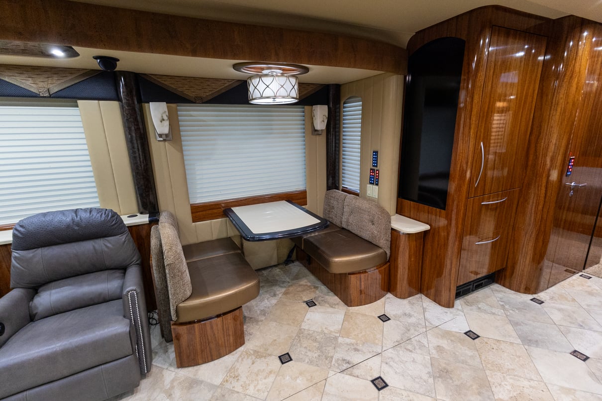 2013 Newell P2000i gallery image-16