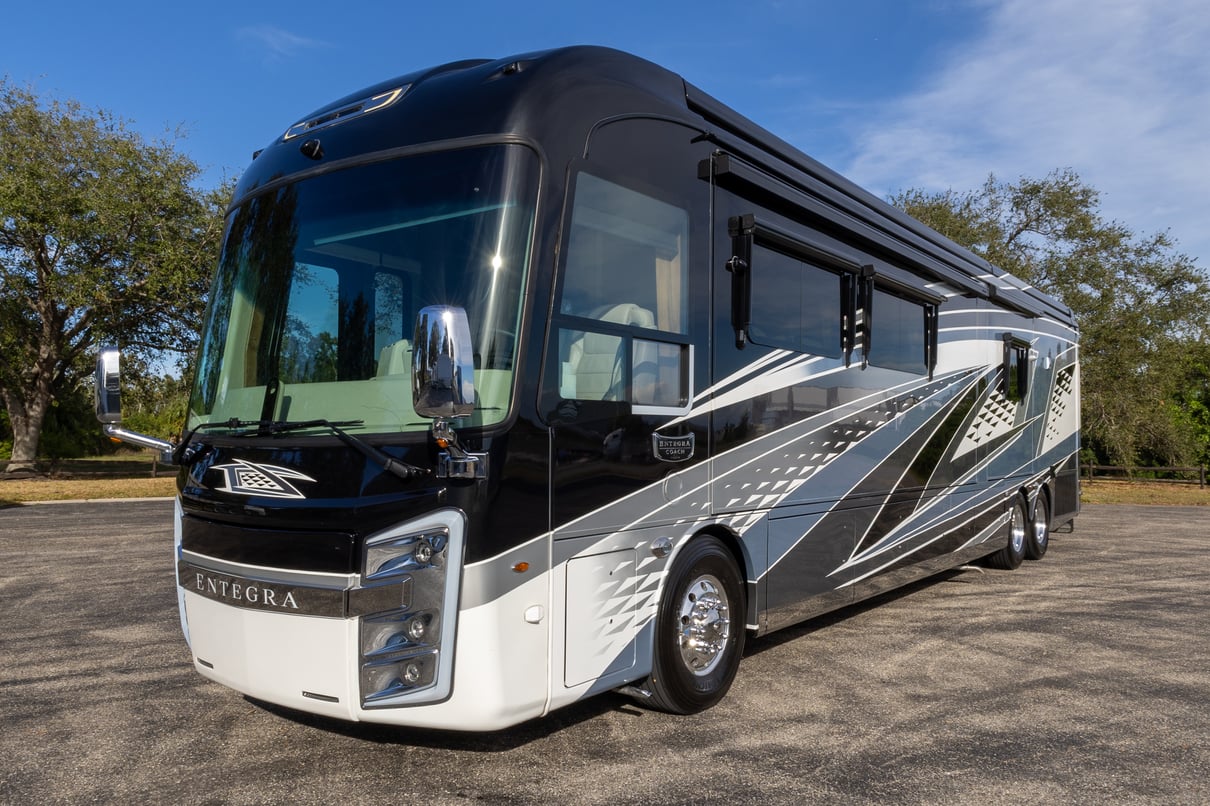 2023 Entegra Anthem 44W gallery image-11