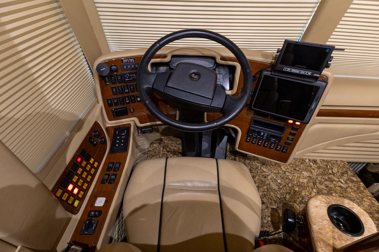 2008 Prevost Marathon H3 45 gallery image-13