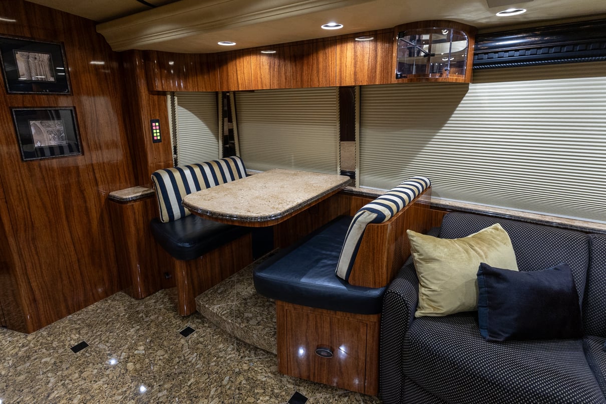 2008 Prevost Marathon H3 45 gallery image-16