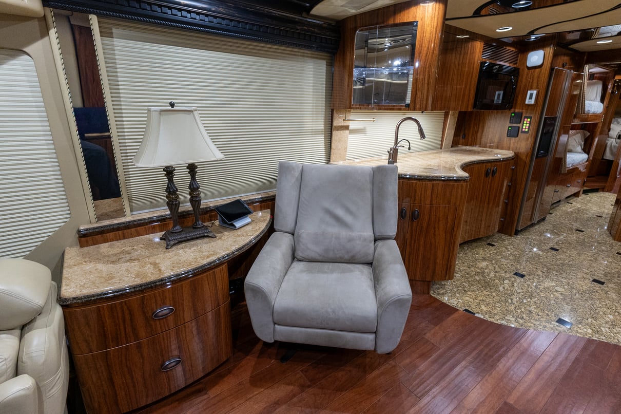 2008 Prevost Marathon H3 45 gallery image-17