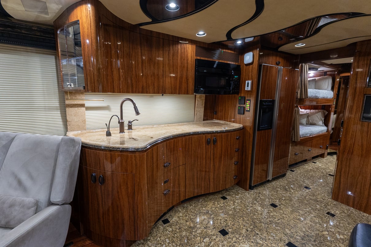 2008 Prevost Marathon H3 45 gallery image-18