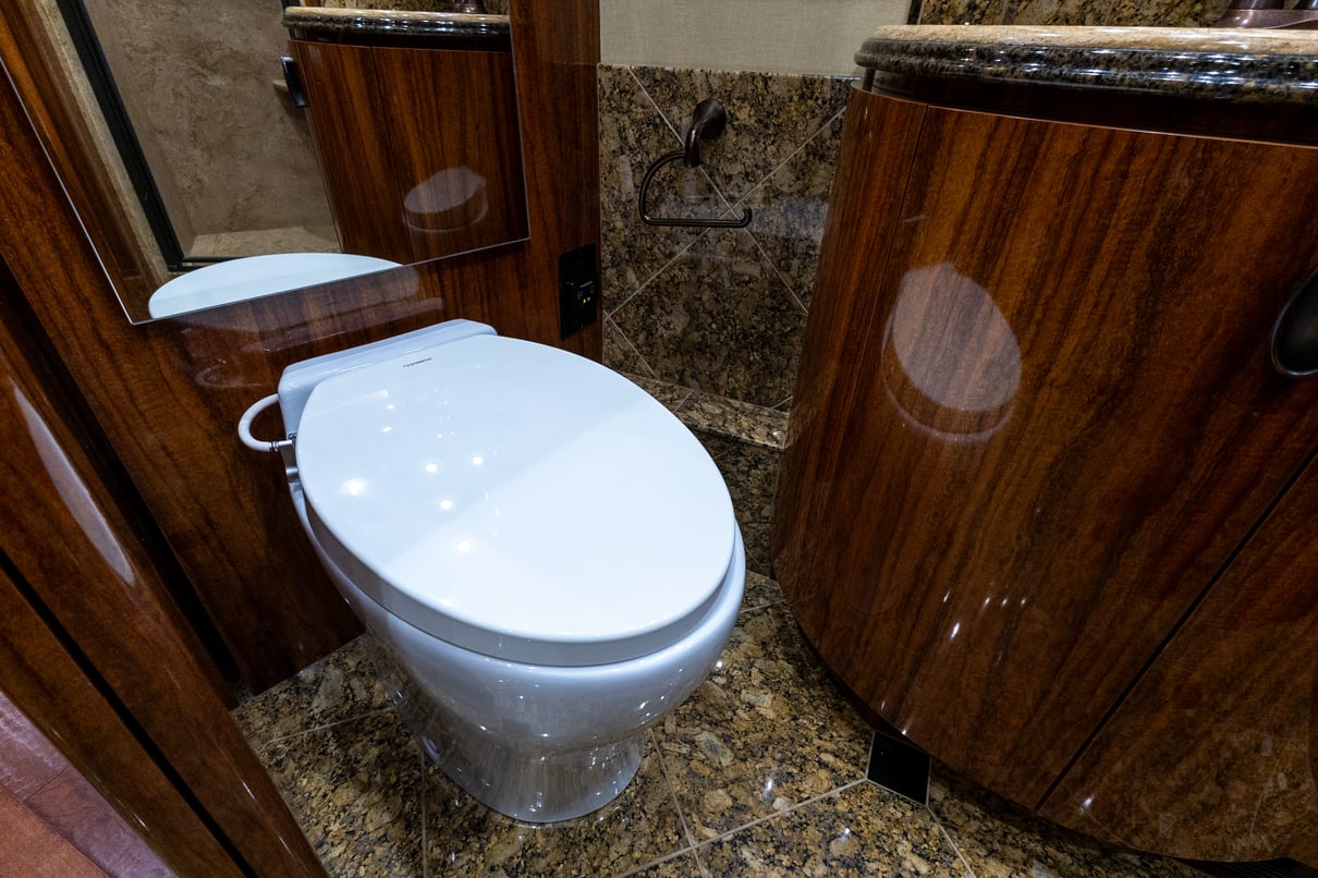 2008 Prevost Marathon H3 45 gallery image-25