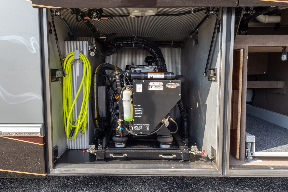 2008 Prevost Marathon H3 45 gallery image-36