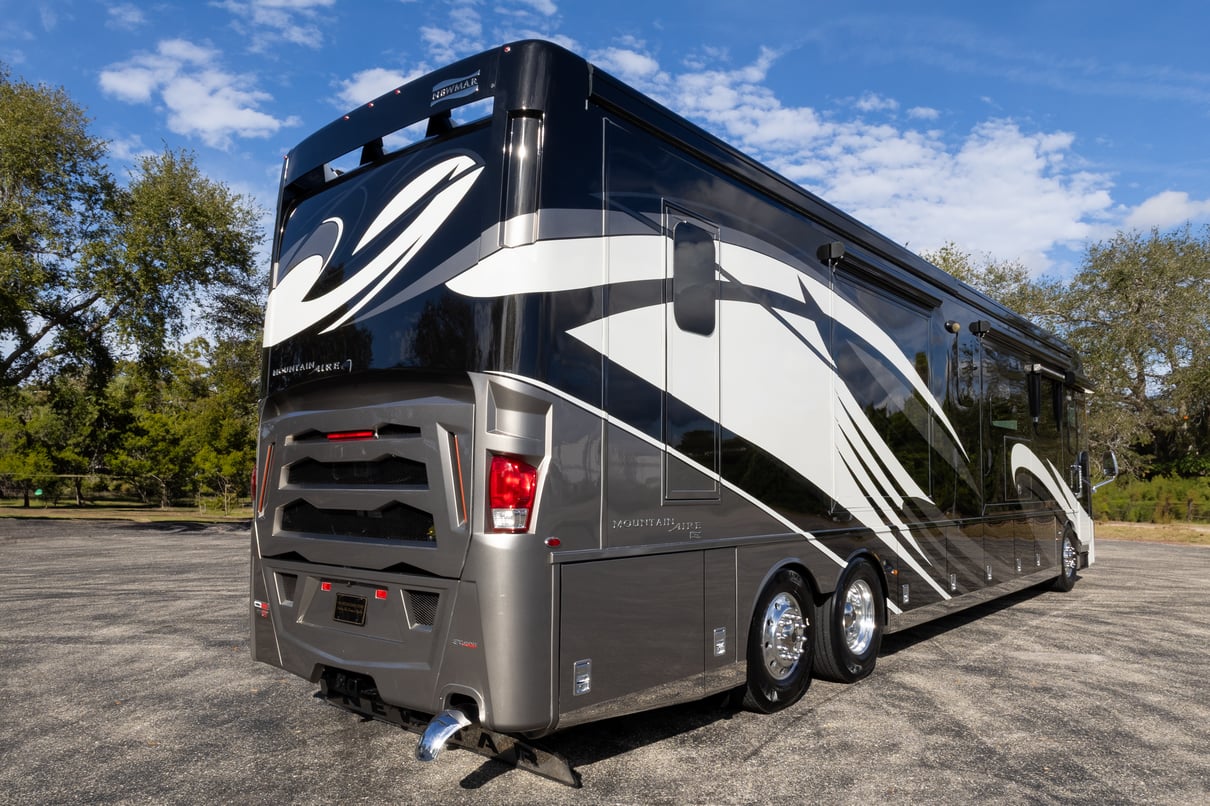 2020 Newmar Mountain Aire 4553 gallery image-5