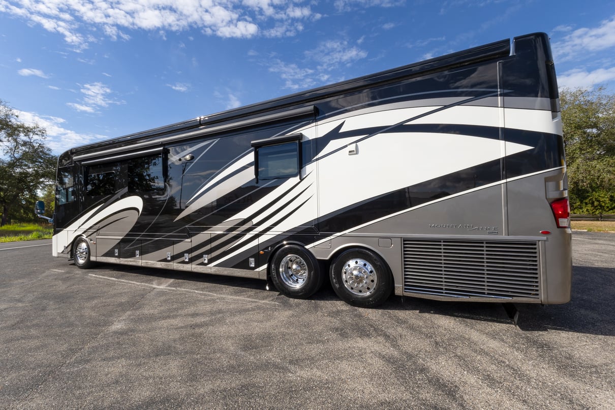 2020 Newmar Mountain Aire 4553 gallery image-8