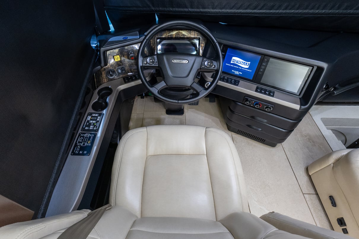 2020 Newmar Mountain Aire 4553 gallery image-13