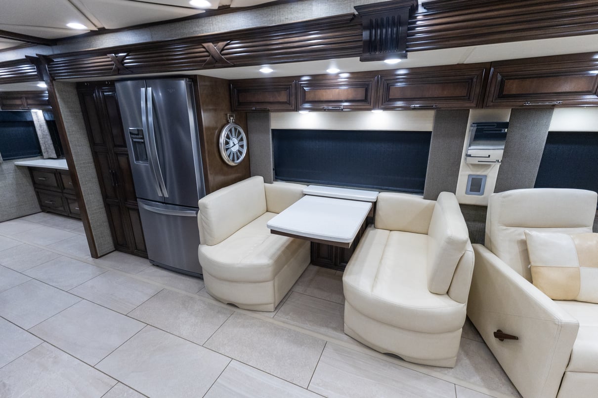 2020 Newmar Mountain Aire 4553 gallery image-16