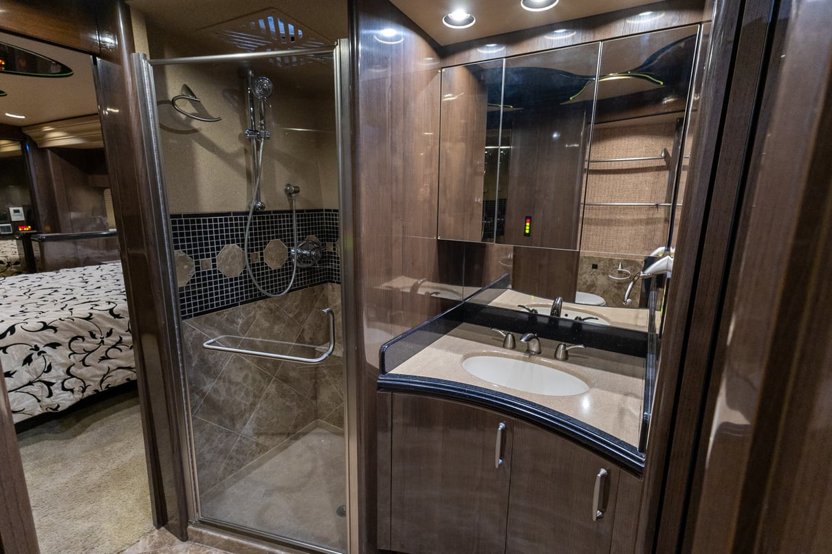 2008 Prevost Marathon H3 45 gallery image-22