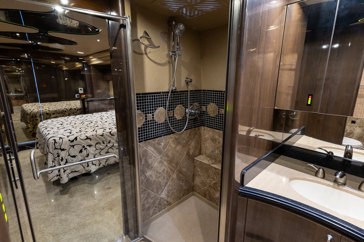 2008 Prevost Marathon H3 45 gallery image-24