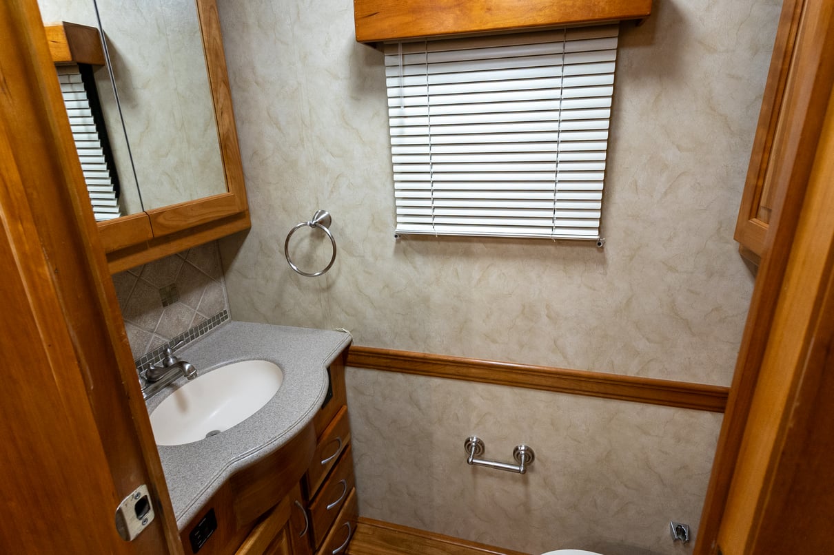 2008 Beaver Contessa 42M gallery image-23