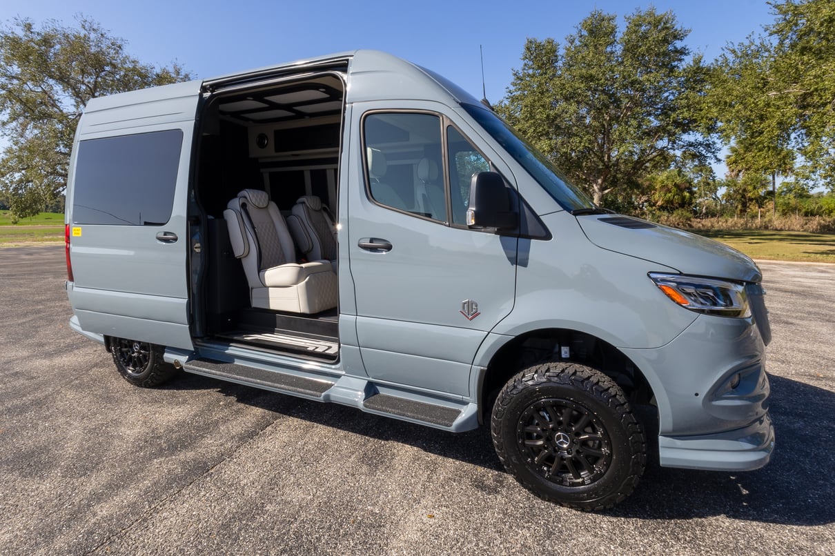 2026 OGV Luxury Coach gallery image-3