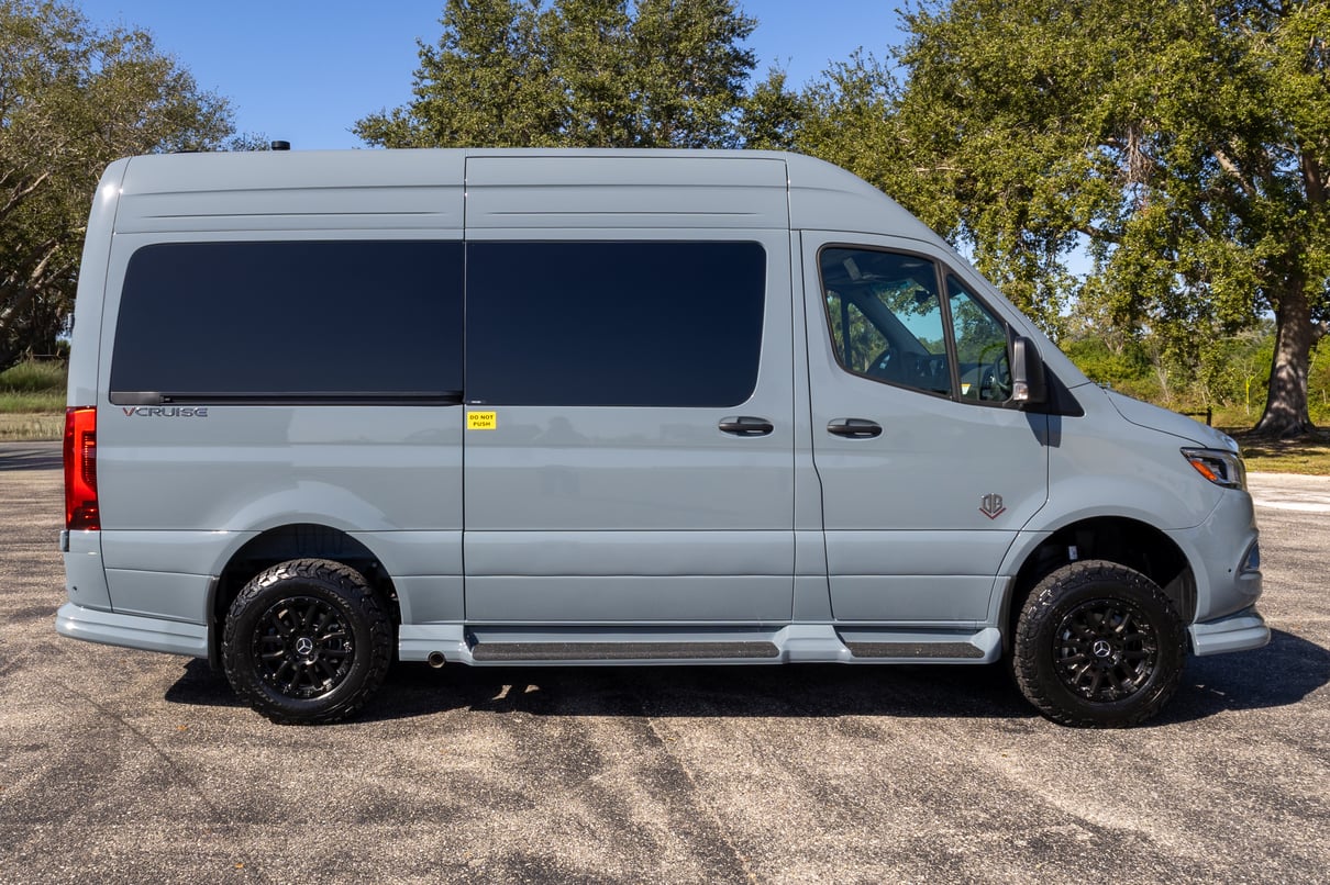 2026 OGV Luxury Coach gallery image-4