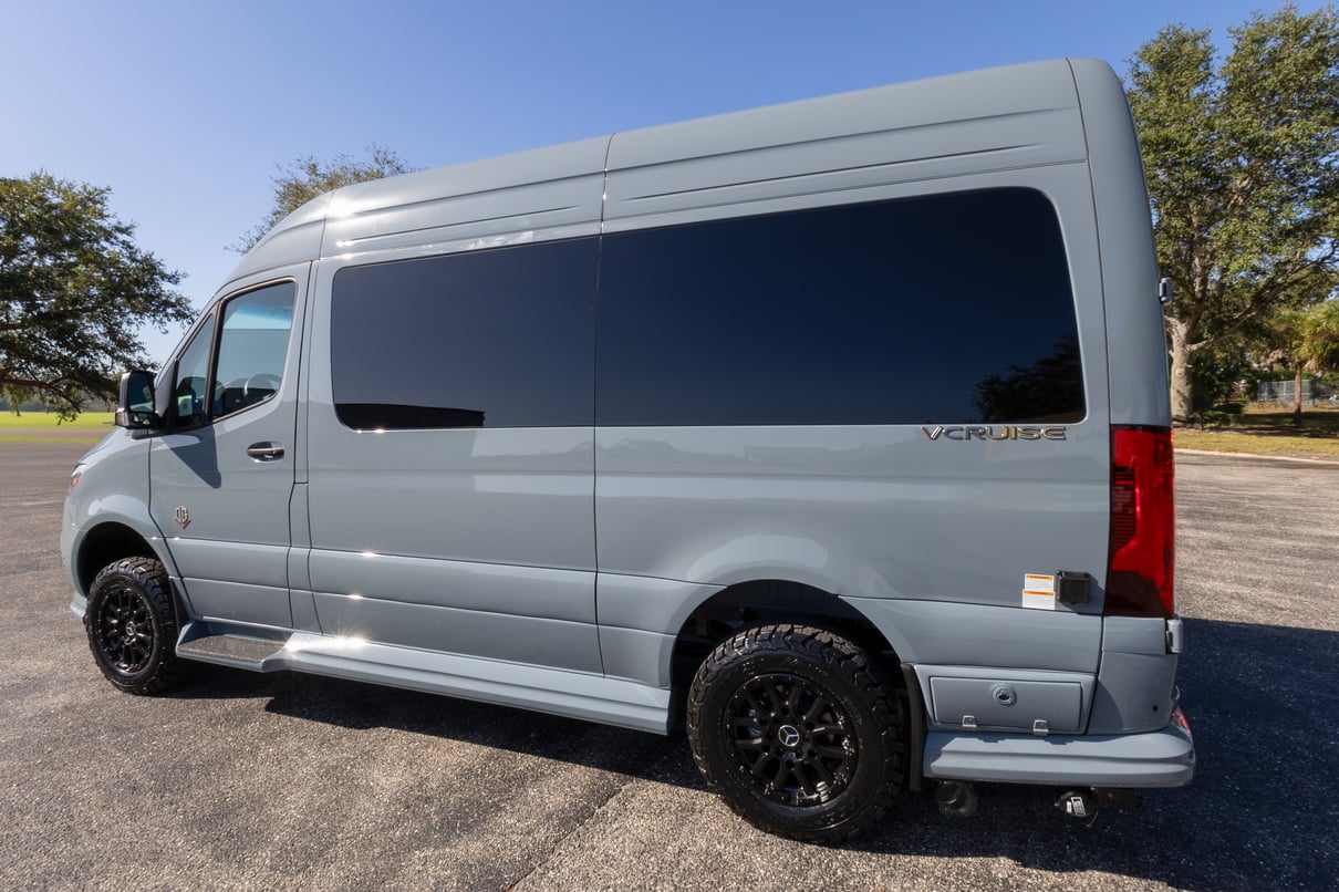 2026 OGV Luxury Coach gallery image-9