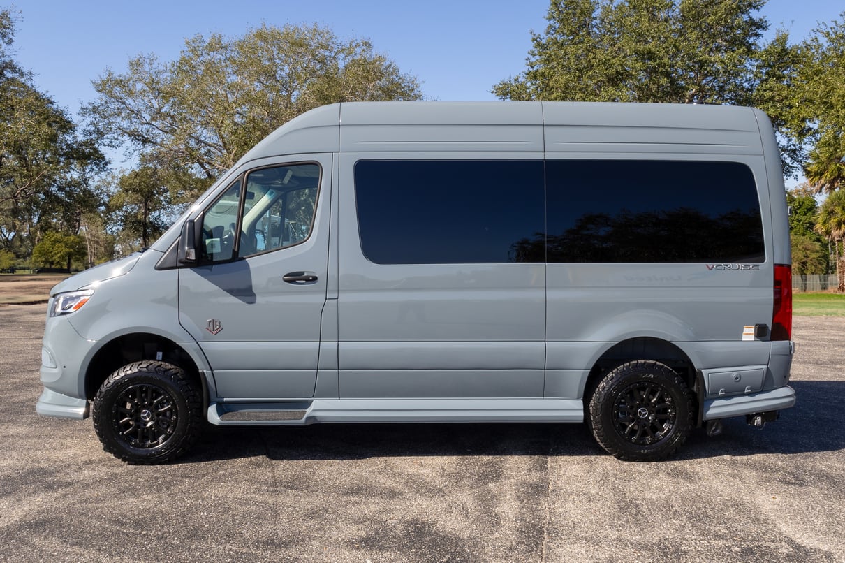 2026 OGV Luxury Coach gallery image-10