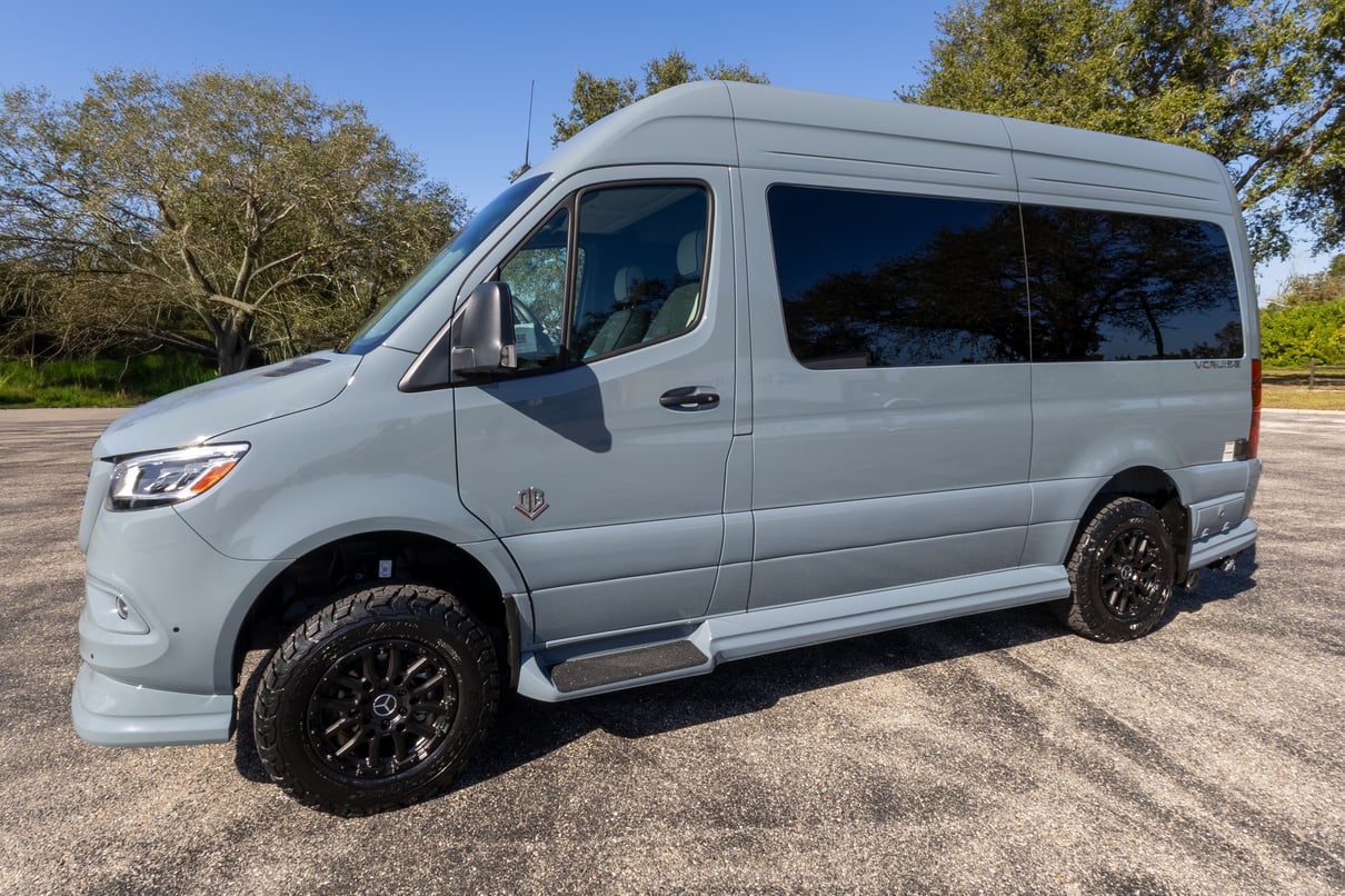 2026 OGV Luxury Coach gallery image-11