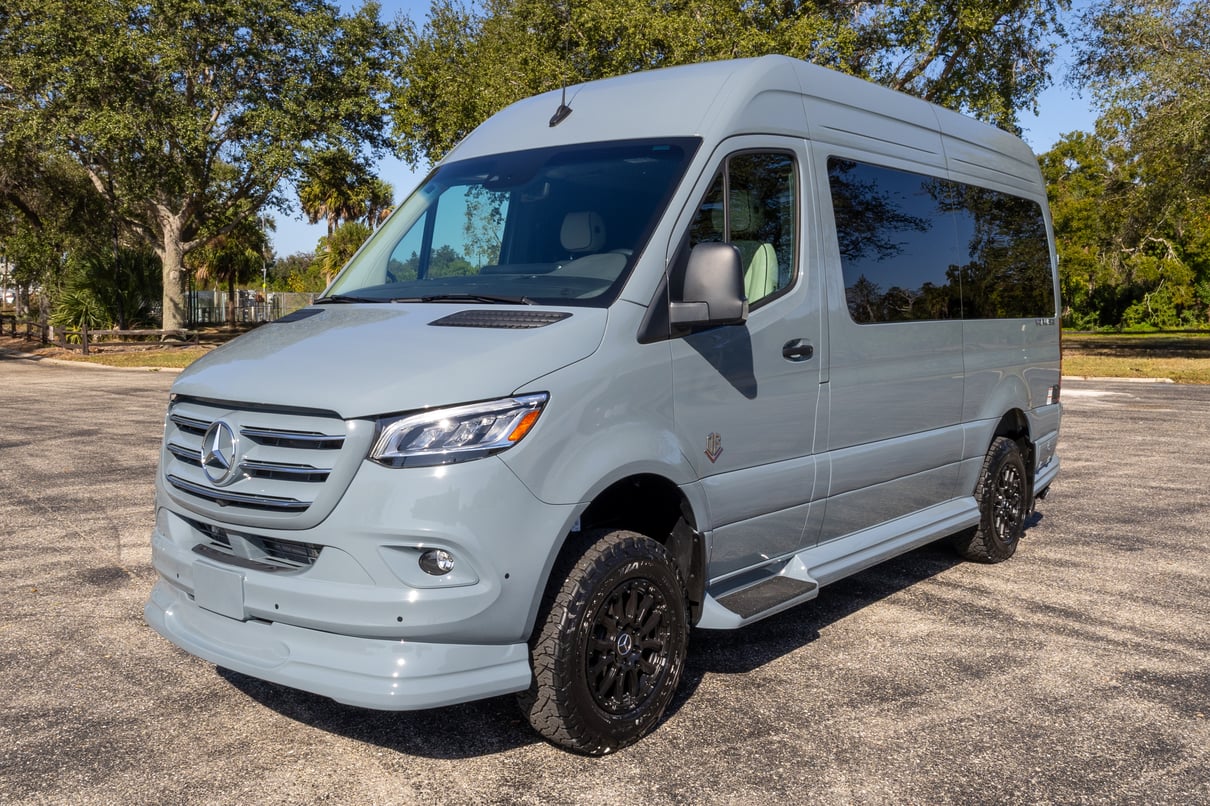 2026 OGV Luxury Coach gallery image-12