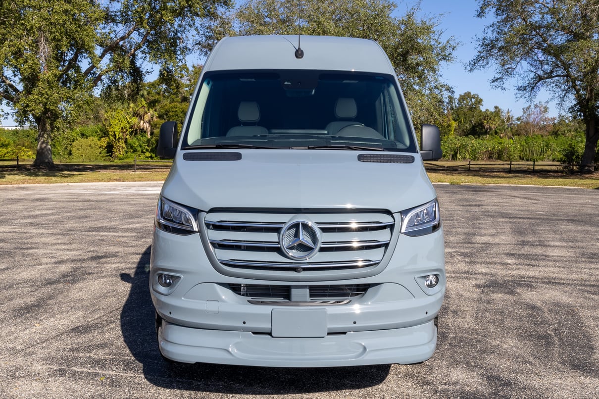 2026 OGV Luxury Coach gallery image-13