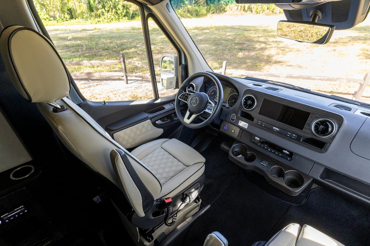 2026 OGV Luxury Coach gallery image-15