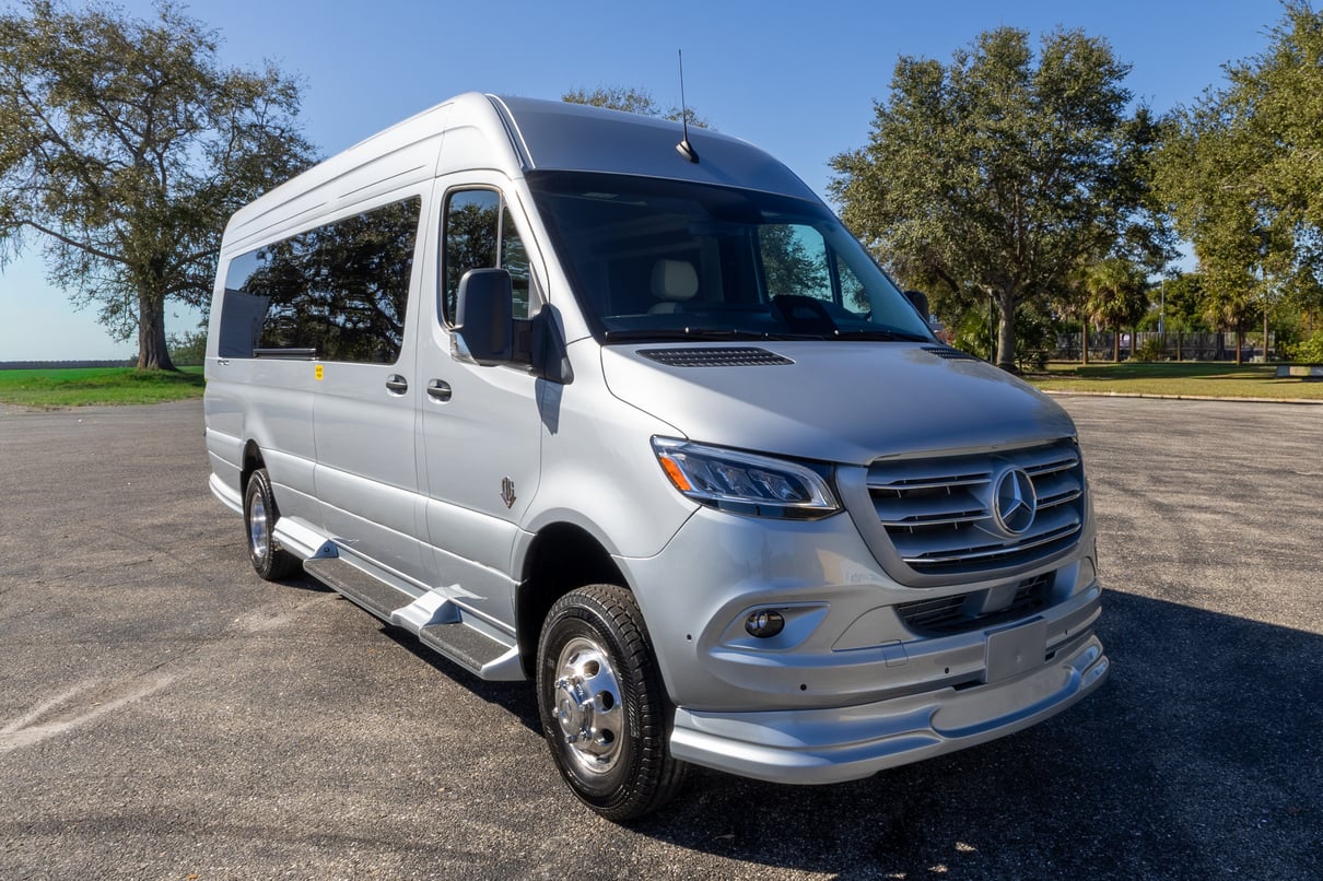 2026 OGV Luxury Coach gallery image-1