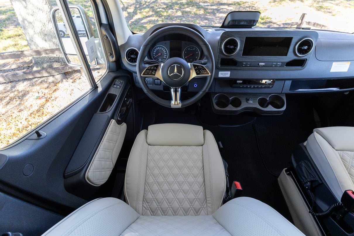 2026 OGV Luxury Coach gallery image-14