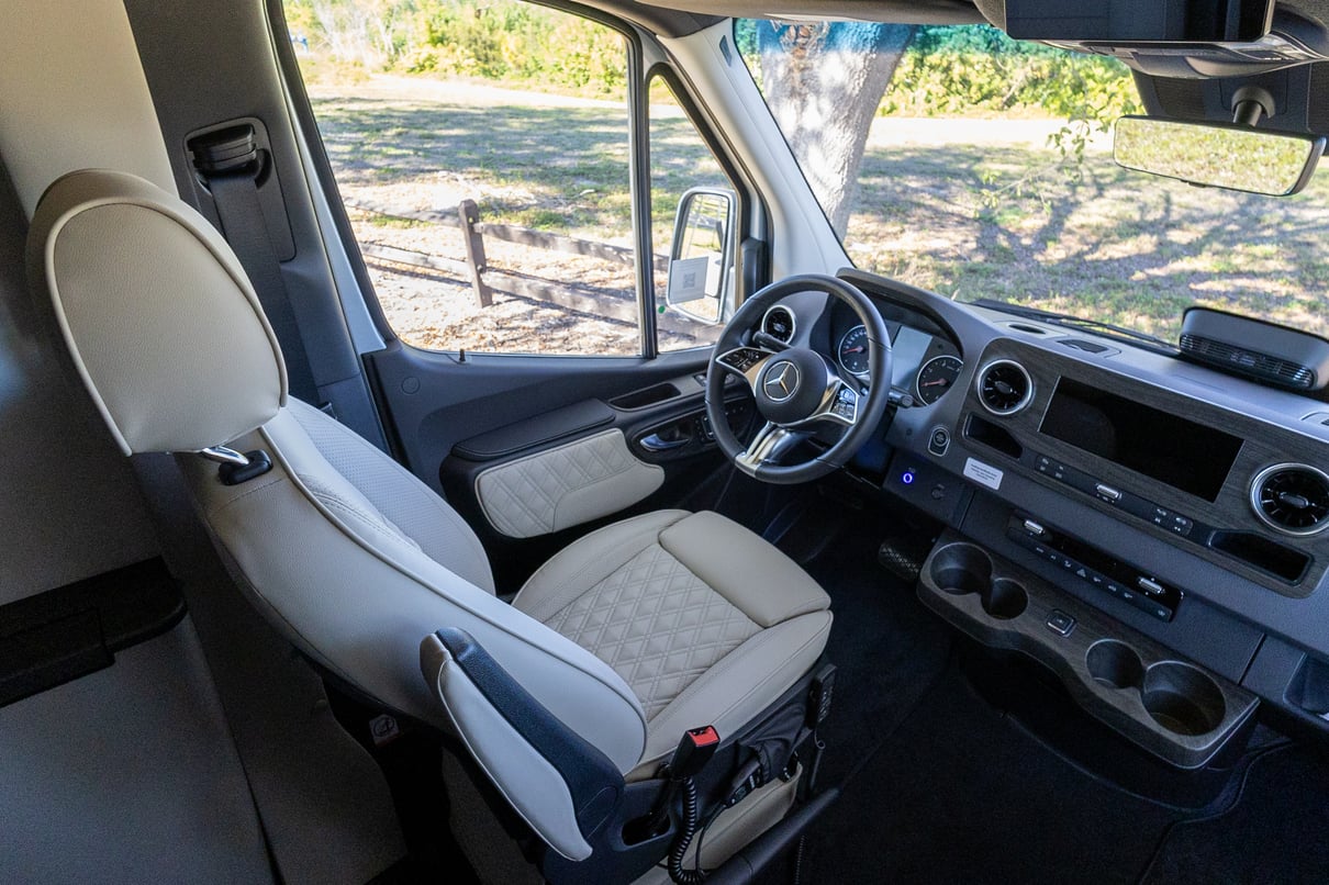 2026 OGV Luxury Coach gallery image-15