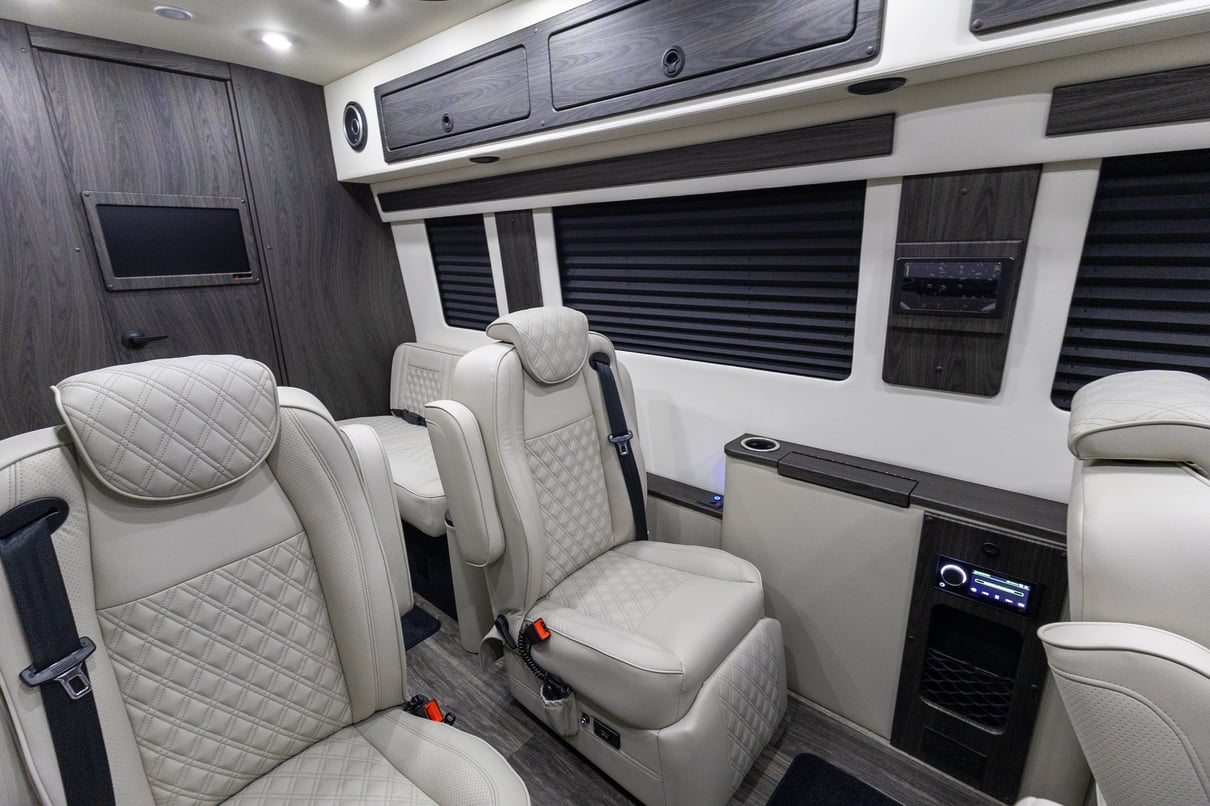 2026 OGV Luxury Coach gallery image-19