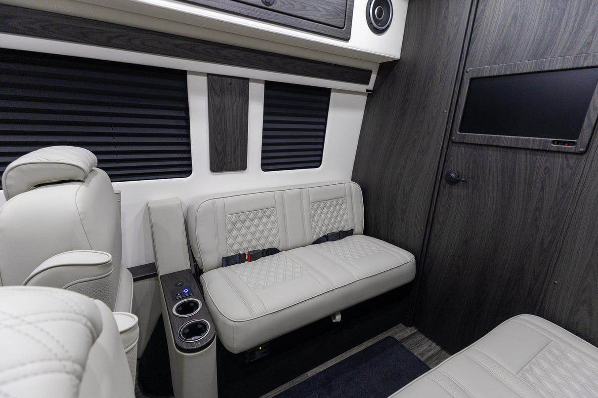 2026 OGV Luxury Coach gallery image-23