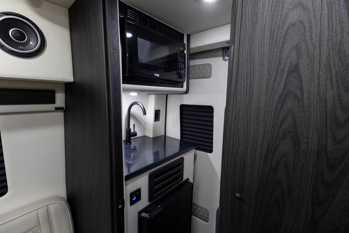 2026 OGV Luxury Coach gallery image-27