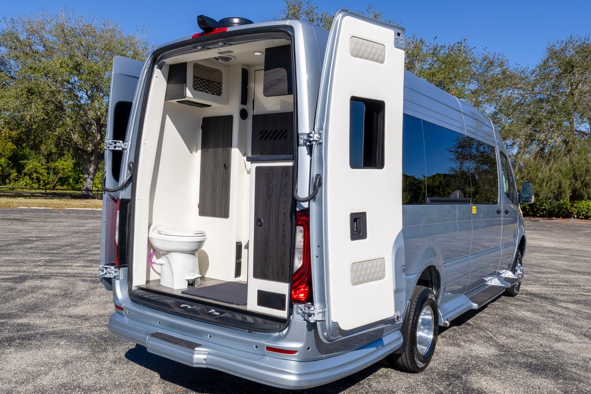 2026 OGV Luxury Coach gallery image-32